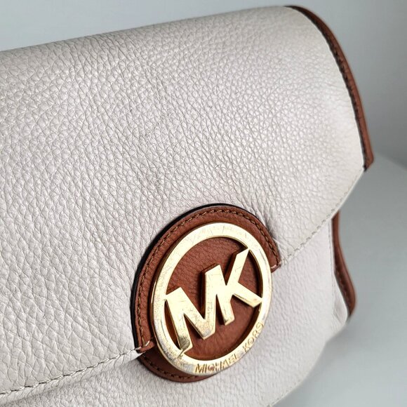 Michael Kors Cream Pebbled Leather Crossbody I Medium Shoulder Bag - Picture 3 of 12